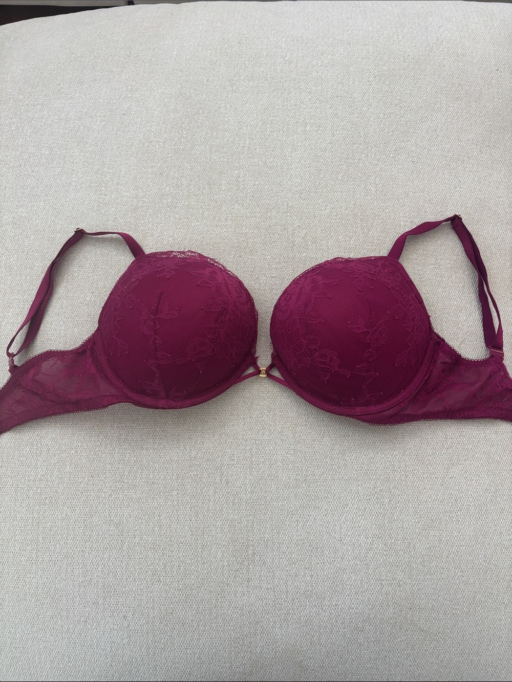Victoria's Secret Very Sexy Lace Plunge Bra in Berry